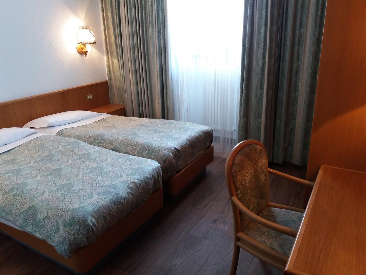 Hotel Ottoz Meuble Курмайор Экстерьер фото