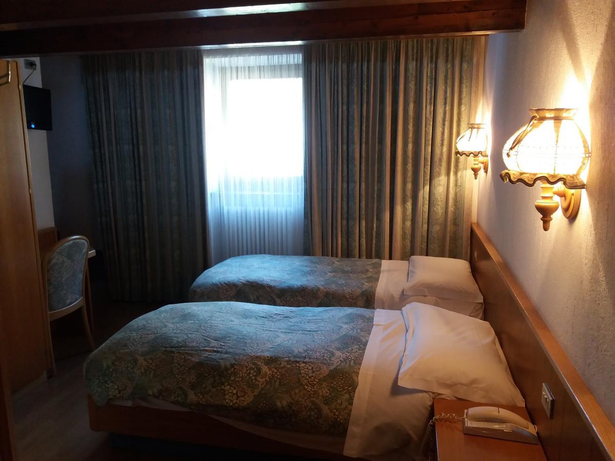 Hotel Ottoz Meuble Курмайор Экстерьер фото